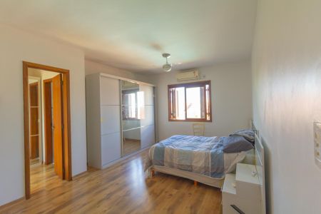 Casa à venda com 253m², 3 quartos e 5 vagas Casa à venda com 253m², 3 quartos e 5 vagasSuíte