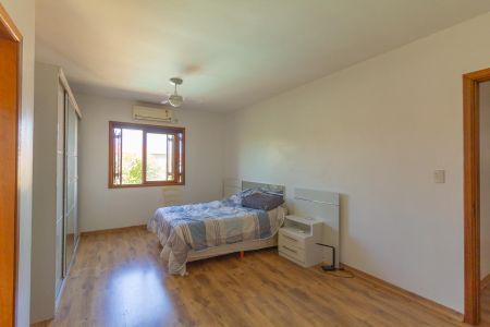 Casa à venda com 253m², 3 quartos e 5 vagas Casa à venda com 253m², 3 quartos e 5 vagasSuíte