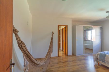 Casa à venda com 253m², 3 quartos e 5 vagas Casa à venda com 253m², 3 quartos e 5 vagasSuíte