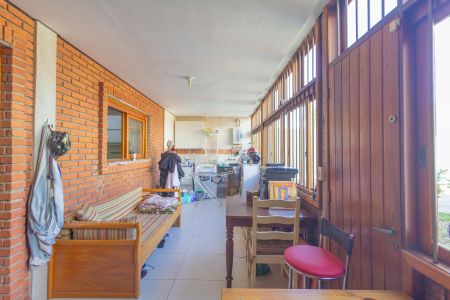 Casa à venda com 253m², 3 quartos e 5 vagas Casa à venda com 253m², 3 quartos e 5 vagasVaranda gourmet