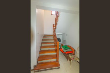 Casa à venda com 253m², 3 quartos e 5 vagas Casa à venda com 253m², 3 quartos e 5 vagasEscada