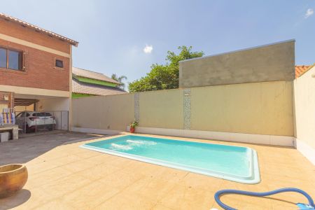 Casa à venda com 253m², 3 quartos e 5 vagas Casa à venda com 253m², 3 quartos e 5 vagasPiscina