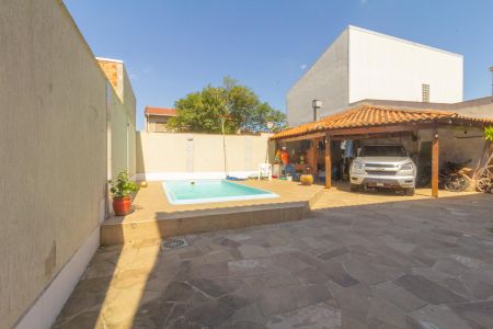 Casa à venda com 253m², 3 quartos e 5 vagas Casa à venda com 253m², 3 quartos e 5 vagasPiscina/Fundos