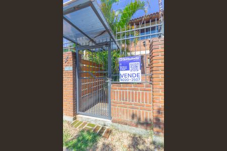 Casa à venda com 253m², 3 quartos e 5 vagas Casa à venda com 253m², 3 quartos e 5 vagasEntrada/Placa