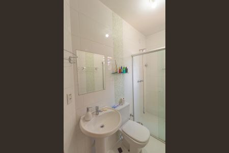 Casa à venda com 253m², 3 quartos e 5 vagas Casa à venda com 253m², 3 quartos e 5 vagasBanheiro Social 2