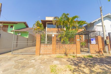 Casa à venda com 253m², 3 quartos e 5 vagas Casa à venda com 253m², 3 quartos e 5 vagasFachada/Vista da Rua