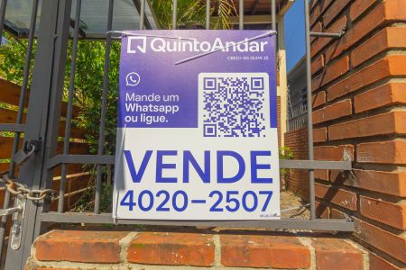 Casa à venda com 253m², 3 quartos e 5 vagas Casa à venda com 253m², 3 quartos e 5 vagasPlaca