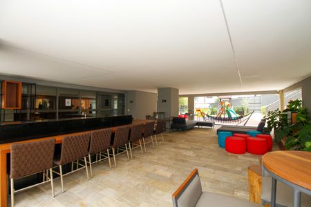 Apartamento à venda com 237m², 3 quartos e 3 vagas Apartamento à venda com 237m², 3 quartos e 3 vagasÁrea Comum - Lounge Bar