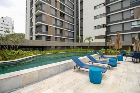 Apartamento à venda com 237m², 3 quartos e 3 vagas Apartamento à venda com 237m², 3 quartos e 3 vagasÁrea Comum - Piscina