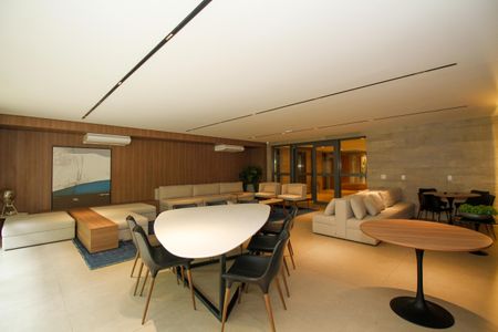 Apartamento à venda com 237m², 3 quartos e 3 vagas Apartamento à venda com 237m², 3 quartos e 3 vagasÁrea Comum - Salão de Festas