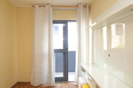 Sala de apartamento para alugar com 2 quartos, 58m² em Vila Carmosina, São Paulo