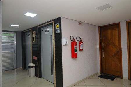 Apartamento para alugar com 58m², 2 quartos e 1 vagaÁrea comum - Saguão do prédio