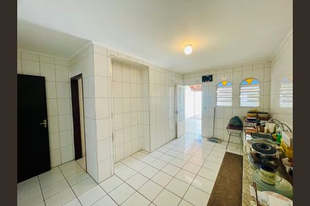 Casa à venda com 150m², 4 quartos e 1 vaga Casa à venda com 150m², 4 quartos e 1 vagaCozinha