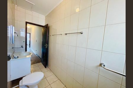 Casa à venda com 150m², 4 quartos e 1 vaga Casa à venda com 150m², 4 quartos e 1 vagaBanheiro 1