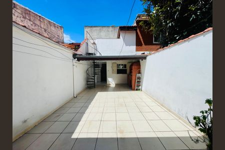 Casa à venda com 150m², 4 quartos e 1 vaga Casa à venda com 150m², 4 quartos e 1 vagaQuintal