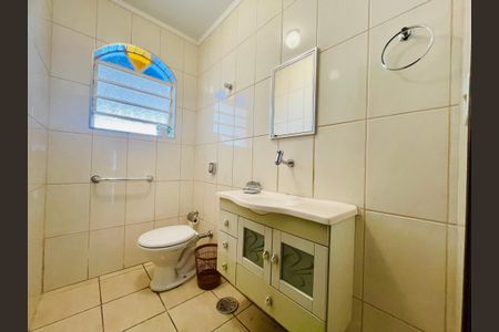 Casa à venda com 150m², 4 quartos e 1 vaga Casa à venda com 150m², 4 quartos e 1 vagaBanheiro 2