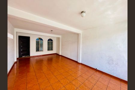 Casa à venda com 150m², 4 quartos e 1 vaga Casa à venda com 150m², 4 quartos e 1 vagaGaragem