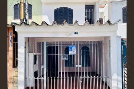 Casa à venda com 150m², 4 quartos e 1 vaga Casa à venda com 150m², 4 quartos e 1 vagaPlaca instalada na fachada do imóvel
