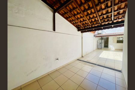 Casa à venda com 150m², 4 quartos e 1 vaga Casa à venda com 150m², 4 quartos e 1 vagaQuintal