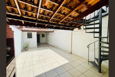 Casa à venda com 150m², 4 quartos e 1 vaga Casa à venda com 150m², 4 quartos e 1 vagaQuintal