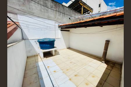 Casa à venda com 150m², 4 quartos e 1 vaga Casa à venda com 150m², 4 quartos e 1 vagaTerraço