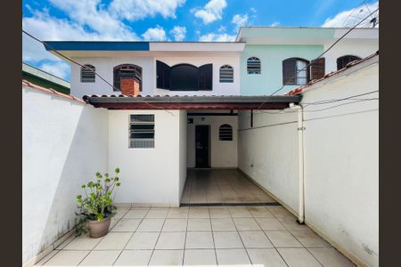 Casa à venda com 150m², 4 quartos e 1 vaga Casa à venda com 150m², 4 quartos e 1 vagaQuintal