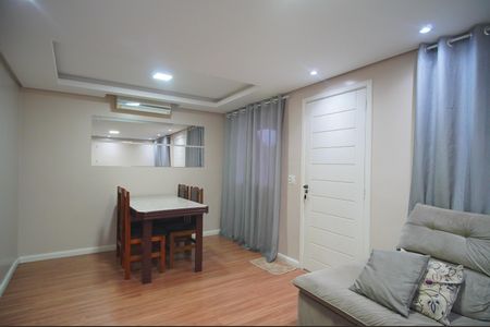 Sala de casa de condomínio à venda com 3 quartos, 130m² em Canudos, Novo Hamburgo