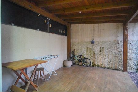 Casa de condomínio à venda com 130m², 3 quartos e 2 vagasÁrea de Serviço