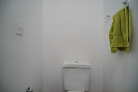 Casa de condomínio à venda com 130m², 3 quartos e 2 vagasLavabo