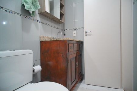 Casa de condomínio à venda com 130m², 3 quartos e 2 vagasBanheiro