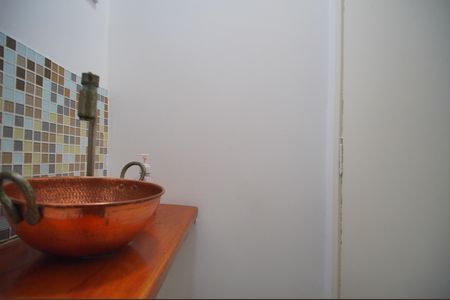 Casa de condomínio à venda com 130m², 3 quartos e 2 vagasLavabo