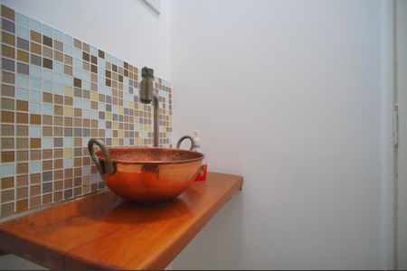 Casa de condomínio à venda com 130m², 3 quartos e 2 vagasLavabo