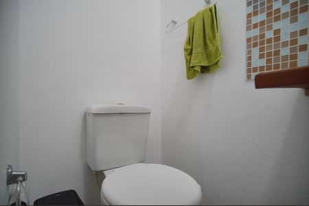 Casa de condomínio à venda com 130m², 3 quartos e 2 vagasLavabo