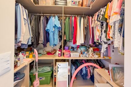 Apartamento para alugar com 93m², 2 quartos e 1 vaga Apartamento para alugar com 93m², 2 quartos e 1 vagaCloset da suíte 2