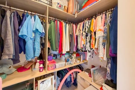 Apartamento para alugar com 93m², 2 quartos e 1 vaga Apartamento para alugar com 93m², 2 quartos e 1 vagaCloset da suíte 2