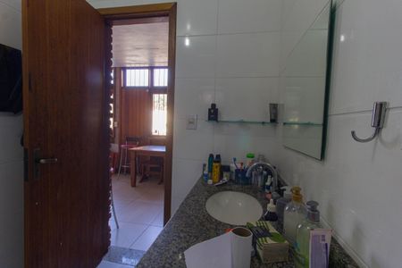 Casa à venda com 253m², 4 quartos e 5 vagasBanheiro 2