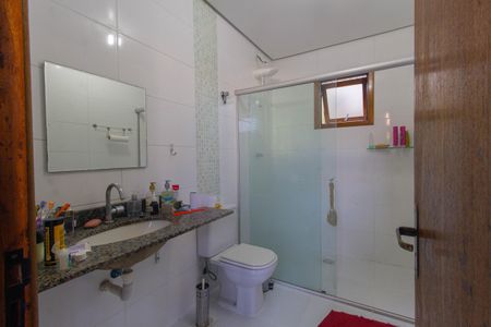 Casa à venda com 253m², 4 quartos e 5 vagasBanheiro 2