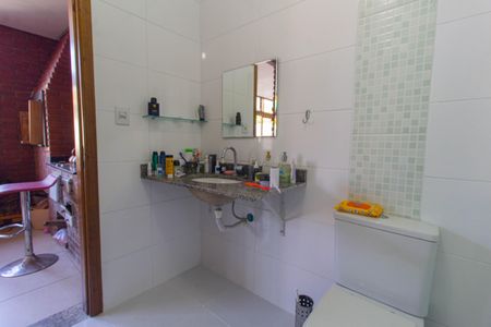 Casa à venda com 253m², 4 quartos e 5 vagasBanheiro 2