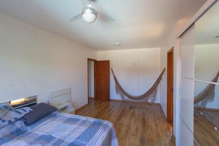 Casa à venda com 253m², 4 quartos e 5 vagasSuíte