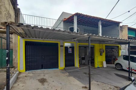 Casa para alugar com 140m², 2 quartos e 2 vagas Casa para alugar com 140m², 2 quartos e 2 vagasFachada