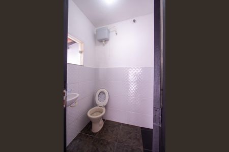 Casa para alugar com 140m², 2 quartos e 2 vagas Casa para alugar com 140m², 2 quartos e 2 vagasBanheiro de Serviço