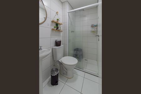 Banheiro de apartamento à venda com 1 quarto, 34m² em Vila Granada, São Paulo