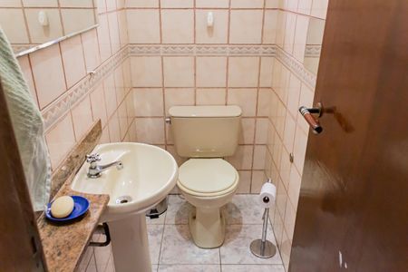 Casa à venda com 153m², 4 quartos e 2 vagasLavabo