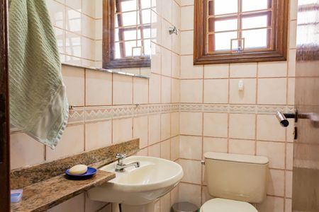 Casa à venda com 153m², 4 quartos e 2 vagasLavabo