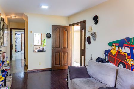 Casa à venda com 153m², 4 quartos e 2 vagasSala