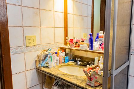 Casa à venda com 153m², 4 quartos e 2 vagasBanheiro Social