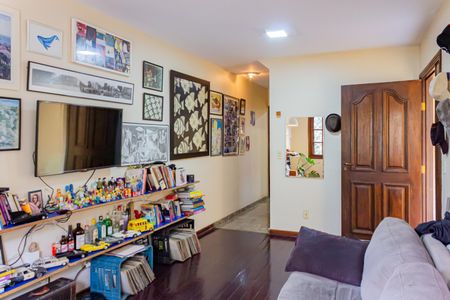 Casa à venda com 153m², 4 quartos e 2 vagasSala