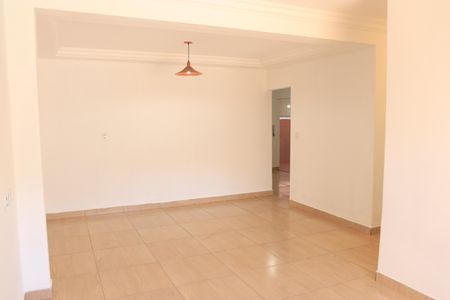 Sala de casa para alugar com 6 quartos, 200m² em Feliz, Goiânia