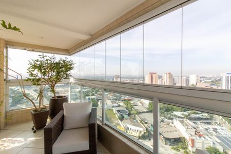 Apartamento à venda com 165m², 3 quartos e 3 vagas Apartamento à venda com 165m², 3 quartos e 3 vagasVaranda da Suíte 1