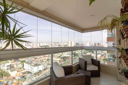 Apartamento à venda com 165m², 3 quartos e 3 vagas Apartamento à venda com 165m², 3 quartos e 3 vagasVaranda da Suíte 1